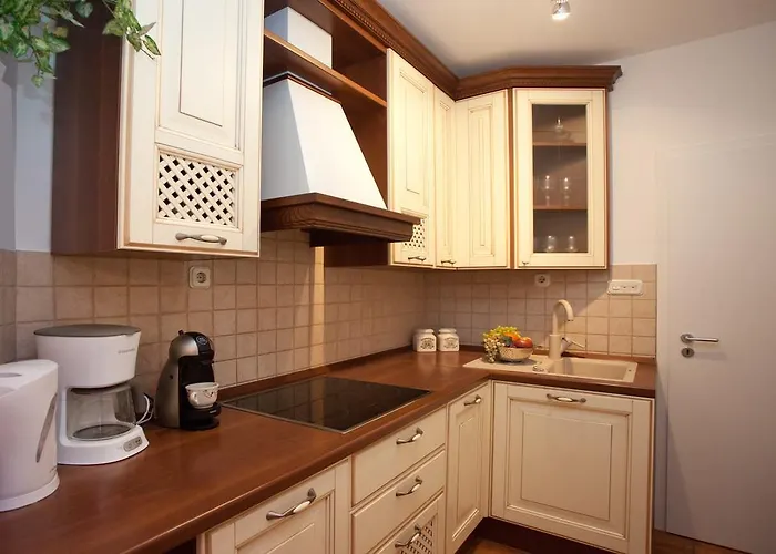 스플릿 시어터 아파트먼트