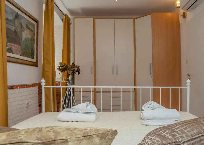 스플릿 시어터 아파트먼트 스플리트