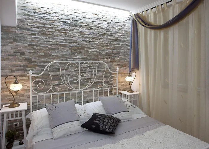 아파트 스플릿 시어터 아파트먼트 *