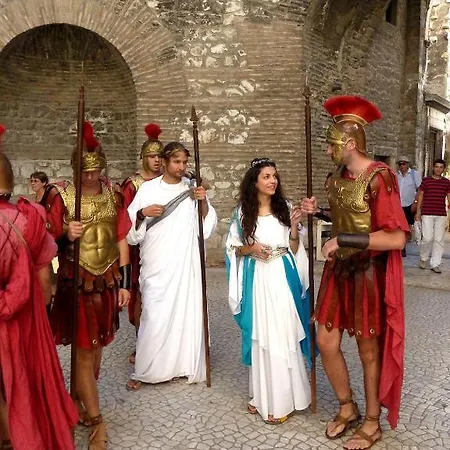 Theatre Апартаменти *